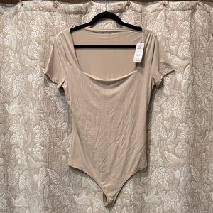 Abercrombie & Fitch Soft Matte Seamless Short-Sleeve Squareneck Bodysuit